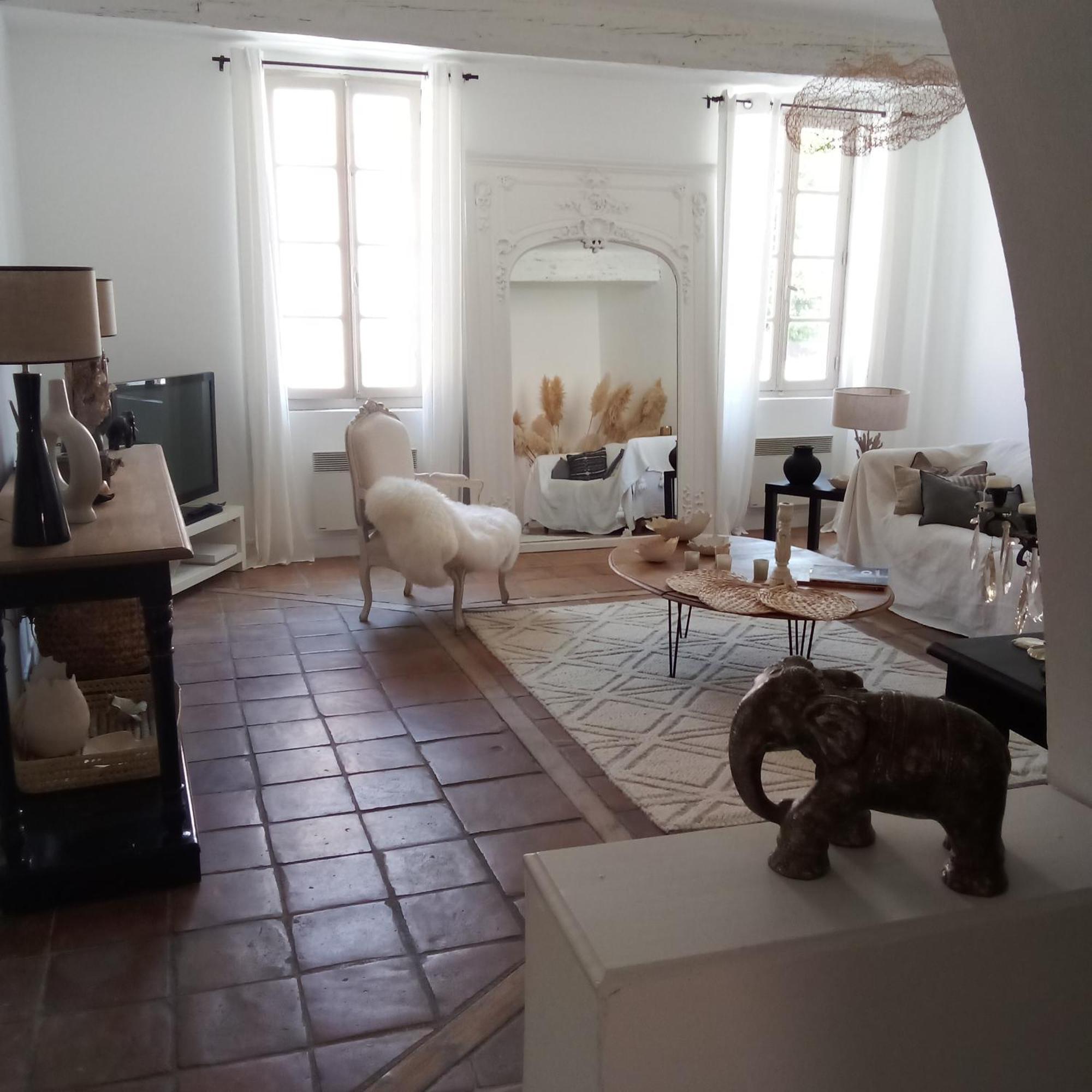 La Maison Perchee Айга-Мортас Стая снимка